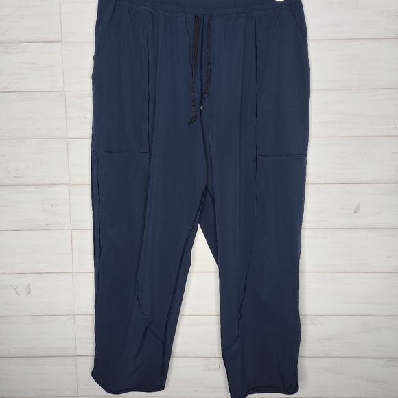 Lululemon Wanderer Crop Navy Blue Pants - Picture 7 of 7